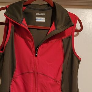 Columbia Titanium Omni -WickRed and Olive Vest Sze L